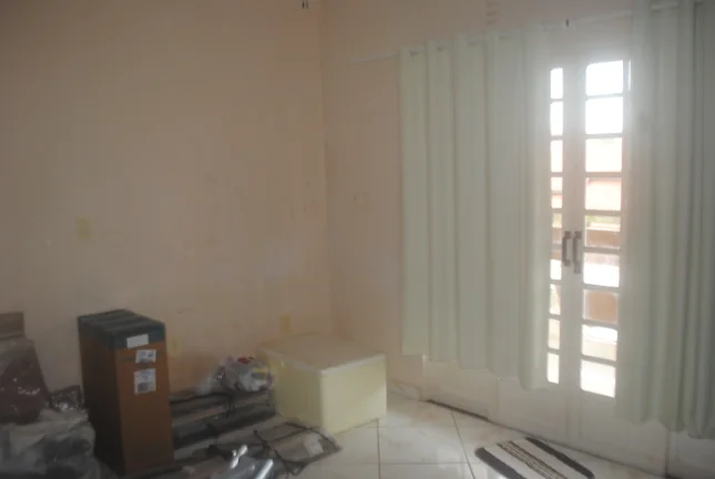 Imagem CASA À VENDA EM CONDOMÍNIO FECHADO