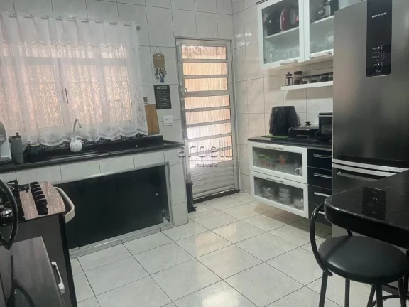 Imagem Sobrado com 100 M², sendo 84 M² de área útil, com 2 dormitórios, 2 banheiros, 1 lavabo, sala, c...