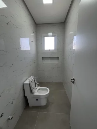 Imagem Casa de 3 quartos sendo um suine no Bosque dos Ipes