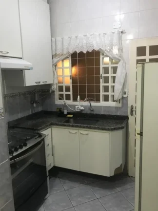 Imagem Alugo Galpão com 705mts² de area construida. Características