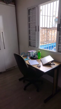Imagem Casa Mobiliada com 240 m², sendo 3 quartos 1 suite, 4 banheiros, 3 vagas com área gourmet com churrasqueira,Piscina, forno de lenha e forna de pizza.