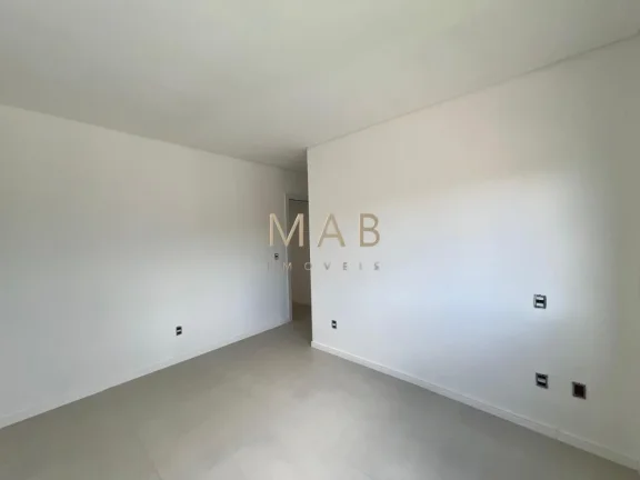 Imagem Imperdível casa à venda em Florianópolis-SC, no bairro Ingleses do Rio Vermelho, com 3 quartos, 3 suítes e 150m² de área.