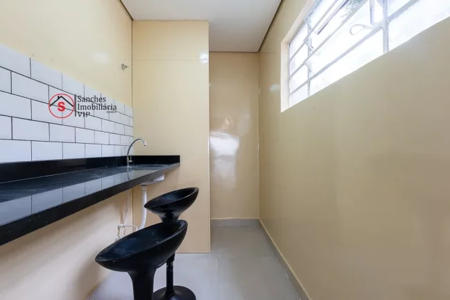 Imagem GALPÃO PARA ALUGAR NA MOOCA, 300 METROS, FORÇA TRIFÁSICA. COM RECEPÇÃO, COPA E BANHEIRO.