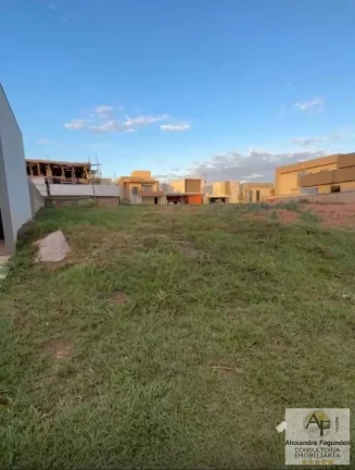 Lote em Condomínio Fechado para Venda em Senador Canedo, Jardins Bolonha