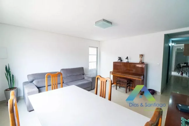 Imagem CASA TÉRREA COM 3 DORMITÓRIOS E 4 VAGAS EM VILA SANTA CATARINA/SP!