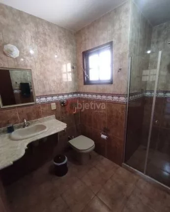 Imagem Casa independente a venda de 5 quartos no cond. dos Pássaros em Cabo Frio