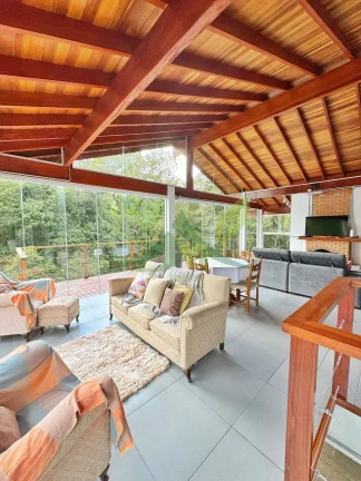 Imagem Linda casa de vidro à venda no Clube da Montanha, em Atibaia