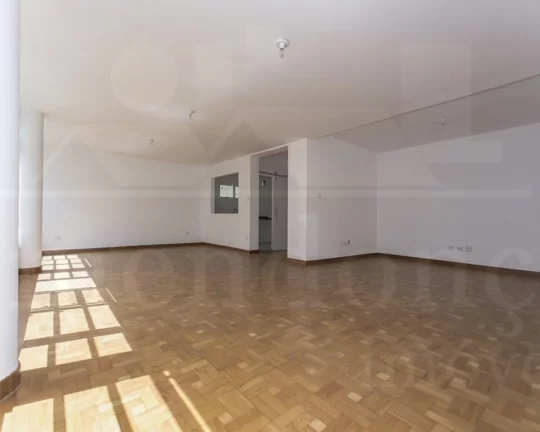 Imagem Belíssimo apartamento, totalmente reformado , amplas janelas, ensolarado, 04 dormitórios , banheir...