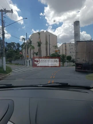 Imagem Vendo Oportunidade no Guarapiranga. Apartamento de 2 dormitórios, Sala, cozinha,Banheiro, área de serviço, 1 vaga de garagem, por R$. 150.000, aceita carro e moto como parte de pagamento, próximo ao parque Guarapiranga. Oportunidade.