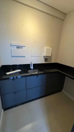 Imagem Sala comercial frente mar e mobiliada com 38,50m² e 1 vaga em Meia Praia -Itapema/SC
