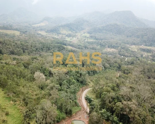 Imagem A liberdade de viver em um ambiente em meio a muita natureza. Excelente chácara, escriturada a vend...
