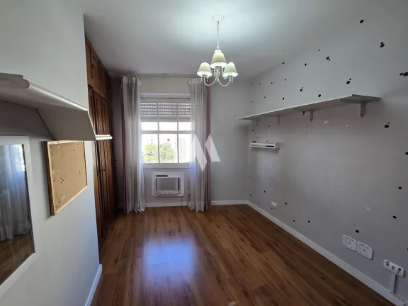 Imagem Apartamento para locação com 3 dormitórios, 1 suíte, a uma quadra da praia, 1 vaga demarcada