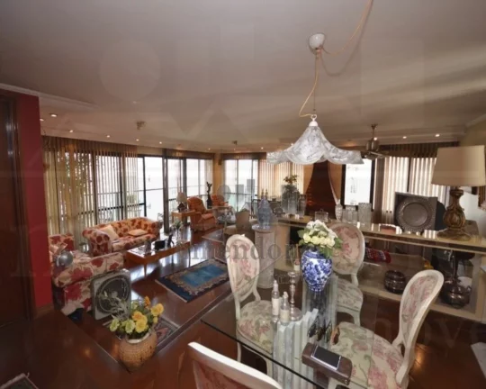 Imagem Excelente apartamento, living para 3 ambientes, com lareira, piso em tabuas largas, ampla varanda, 3...