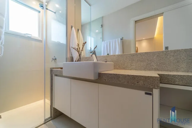 Imagem Apartamento Frente Mar para Venda em Balneário Camboriú, CENTRO, 4 dormitórios, 4 suítes, 6 banheiros, 4 vagas