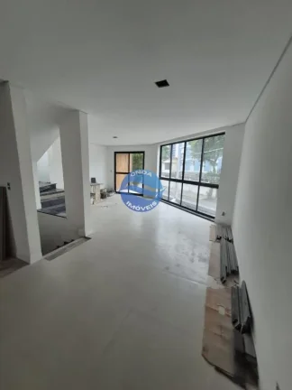 Imagem Casa duplex a venda em Santos no Embaré, nova, fino acabamento.
