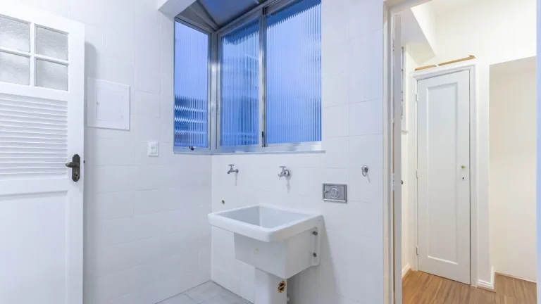 Imagem Apartamento 126M², 3Q, 1 Banheiro, 1 Vaga, Armários.