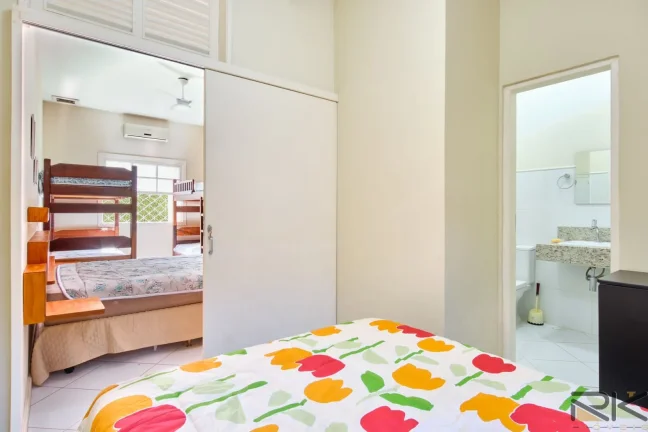 Imagem CASA CENTRO UBATUBA-SP com 3 dormitórios,3 suítes, 1 banheiro social,varanda goumet com churrasqueira,edícula no fundos
