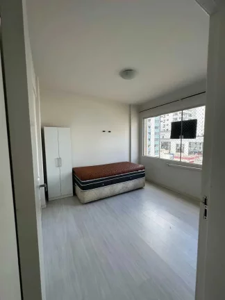 Imagem Apartamento com 3 dormitórios a 50m do calçadão e 100m do Mar – Balneário Camboriú/SC