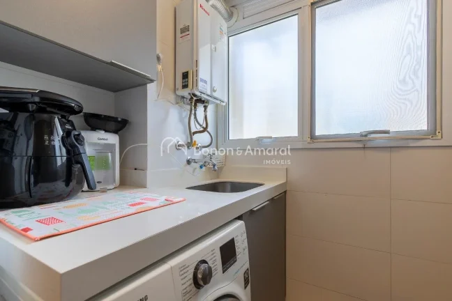 Imagem Apartamento à venda com 2 suítes no Cambuí. Possui 72m² e foi reformado com projeto de arquiteta...