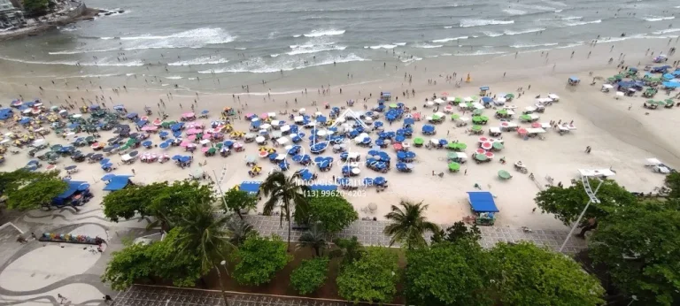 Imagem Imperdível! Apartamento à venda em Guarujá-SP, 4 quartos, 4 suítes, 2 salas, 2 banheiros, 1 vaga de garagem, 200m² na Pitangueiras.