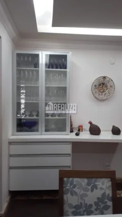 Imagem Casa com apartamento conjugado 5 dormitórios no Parque das Américas, em Uberaba