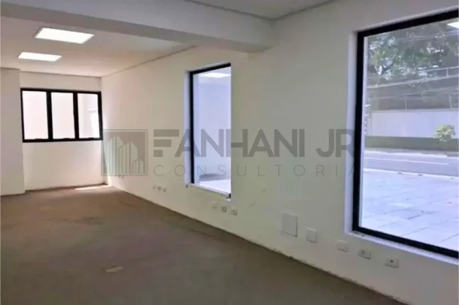Imagem Casa Comercial para Locação em São Paulo-SP, Bairro Jardim América: 8 Salas, 8 Banheiros, 700m² de Área