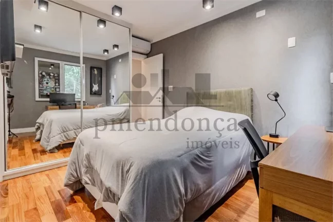 Imagem Apartamento em rua tranquila da Vila Madalena com 4 suítes e 5 vagas, 210m²