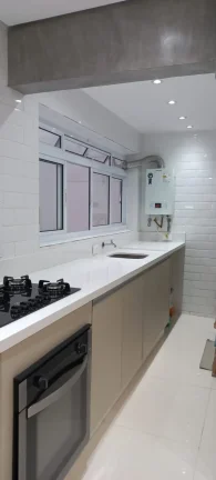 Imagem Apartamento 90 M², 3Q, 1 Suíte, 2 Banheiros, 1 Vaga, Semi-mobiliado, Luminárias, Led, Cozinha com ilha.