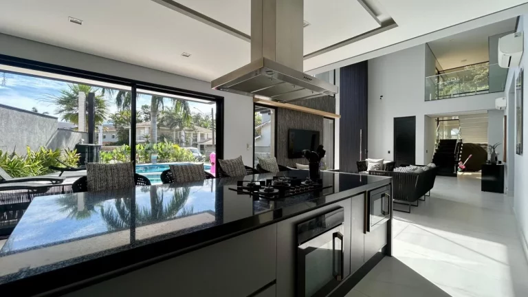 Imagem Imperdível! Casa à venda em Riviera de São Lourenço Módulo 04: 7 quartos, 7 suítes, 2 salas, 6 vagas de garagem, 427,73m² de área.