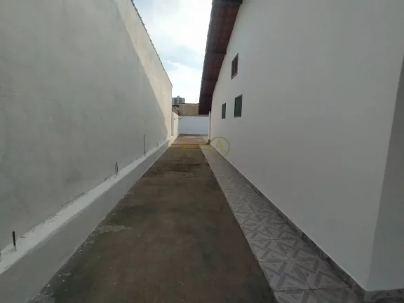 Imagem Casa térrea, 3 dorms, muito bem localizada à venda em Peruíbe