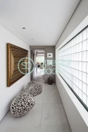 Imagem O apartamento se assemelha a uma casa, mas de um jeito absolutamente atual e urbano, com imensas por...