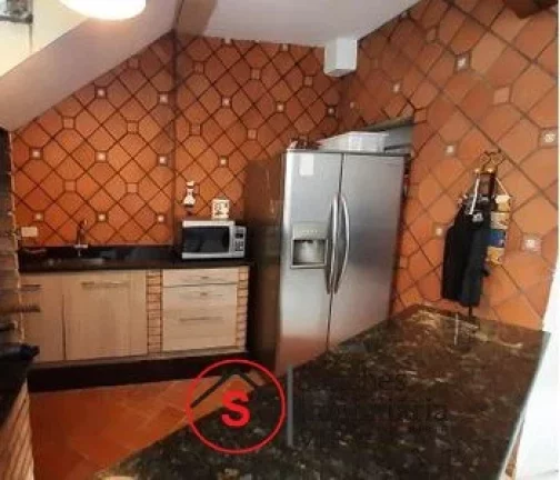 Imagem Sobrado a venda com 4 suítes, quintal com churrasqueira e 4 vagas de garagem. Suíte master maravilhosa.