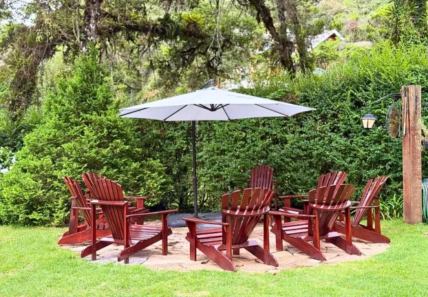 Imagem Casa de serra com lareira e jardim na Vila Inglesa | 4 dormitórios | terreno de 927 m²