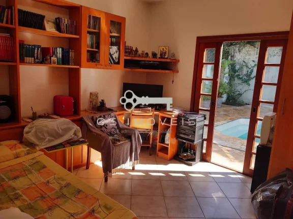 Imagem Casa à venda na Granja Viana – 3 dormitórios, 1 suíte !