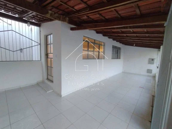 Imagem Casa à venda com 03 Quartos - Centro - Mantena - MG