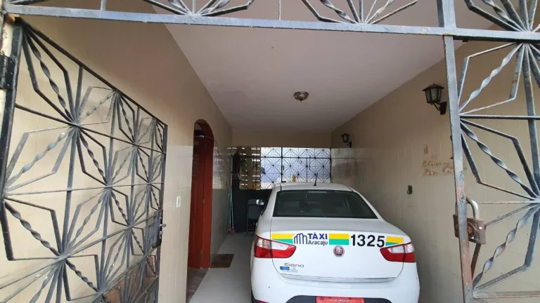Imagem Casa na Suíssa à venda com 6 quartos, suíte e garagem - Confira!