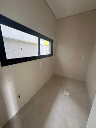 Imagem Casa com 3 dormitórios sendo 3 suítes e 2 vagas de garagem em Joinville/SC