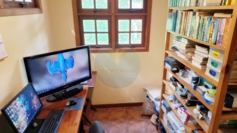 Imagem Casa com Terreno Amplo, Gourmet e Piscina na Granja Viana