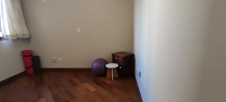 Imagem Apartamento 148 M², 3Q, 2 Suítes, Suíte com hidromassagem, 2 salas, lareira, 4 banheiros, 3 vagas, dependência completa de serviço, academia, sauna.