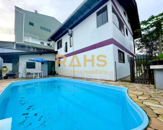 Imagem Ótimo sobrado averbado localizado no Saguaçu, com amplo espaço de fundos, com churrasqueira, pisc...