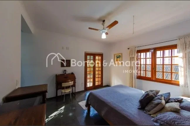 Imagem Casa excelente, com 6 quartos, todos são suítes, 8 banheiros, com elevador, 5 pontos de ar condici...