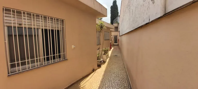 Imagem Sobrado Mooca - Terreno com 432 m² - Área construída com 360 m² - 4 Dormitórios - 1 Suíte - 6 Vagas de garagem - Aceita Financiamento