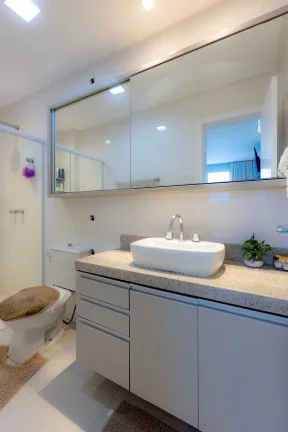 Imagem Apartamento com 2 demi suítes e 1 suíte, 2 vagas de garagem no Centro de Balneário Camboriú