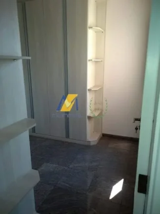 Imagem Com 2 dormitórios, sendo 1 suite, sala 2 ambientes.