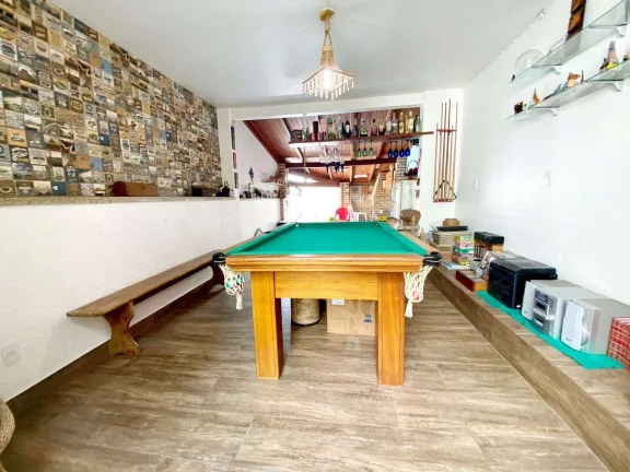 Imagem Casa à Venda, 06 Dormitórios(2 suítes), 165m2, Vaga, Trindade - Florianópolis/SC