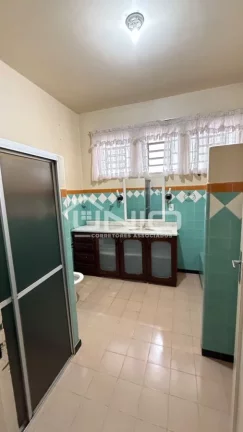 Imagem Casa com Amplo Terreno - No Centro