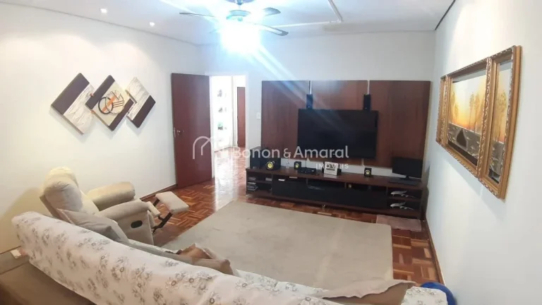 Imagem EspaÃ§o, conforto e localizaÃ§Ã£o privilegiada no Taquaral!

Casa ampla com 400mÂ² de Ã¡rea construÃ...