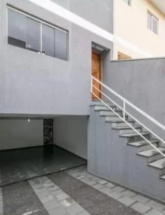 Imagem Casa assobradada residencial, bem distribuída e pronta para morar.