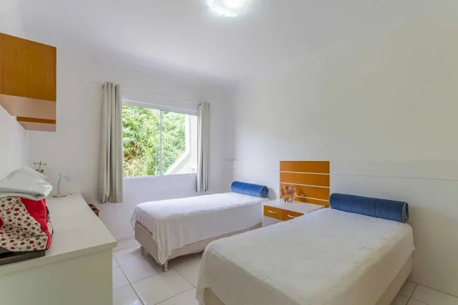Imagem Casa com 4 dormitórios sendo 2 suítes e 2 vagas de garagem no Bairro Nações em Balneário Camboriú