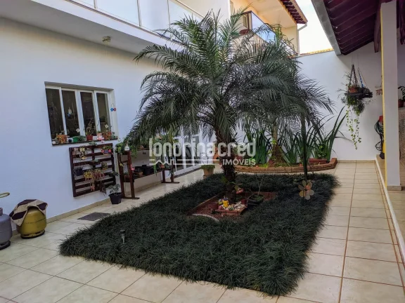 Imagem Casa à venda 4 Quartos, 1 Suite, 4 Vagas, 250M², Santa Mônica, Londrina - PR